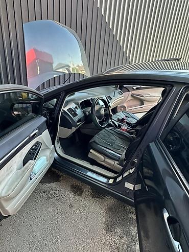 2 8: Honda Civic: 2007 г., 1.6 л, Автомат, Бензин, Седан — 6
