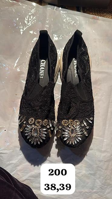 Босоножки, сандалии, шлепанцы: Женская обувь — два варианта. 1) Сандалии с декором - Размеры: 37 и — 33