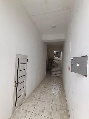 Аренда помещений свободного назначения: Сдаётся 3 х этажное здание! 📍район Керме тоо ( новый базар). жилые — 3