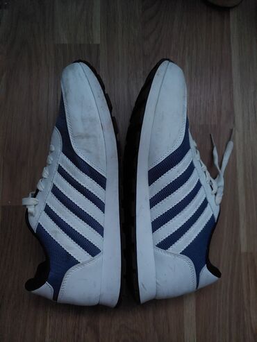 Krasofkalar və idman ayaqqabıları: Yelen krassovkası. Teze kimidir. 42 razmerdir. Baha alınıb 9 manat -da lalafo.az — 4 Krasofkalar və idman ayaqqabıları: Yelen krassovkası. Teze kimidir. 42 razmerdir. Baha alınıb 9 manat — 4