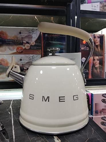 Чайники: Чайник со свистком SMEG, кремовый цвет - Стильный ретро‑дизайн с — 1