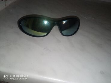 Eynəklər: Vintage eynək 
(günəşli günlər üçün əlverişli)