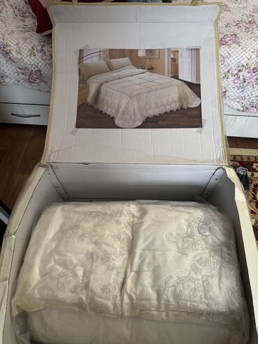 дешевые одеяла: Двухспальное покрыло для невесты ( made in Italy) можно на приданное