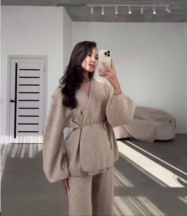 халаты для келинок: Женский комплект в стиле лоунж/кэжуал из мягкого трикотажа бежевого