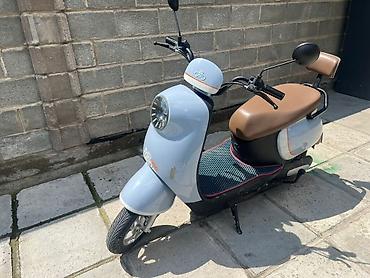 Скутеры: 🛵 Продаётся электроскутер 📌 Максимальная скорость: 45–50 км/ч 📌 Запас — 2