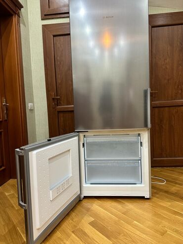продаю холодильник бу: Б/у Двухкамерный Bosch Холодильник цвет - Серебристый