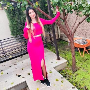 Satış məsləhətçiləri: Madel İş axtariram Mağazada paltar reklami ederem canlı acib Boy 168 — 25