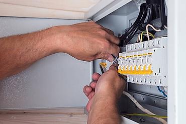 elektri: Elektrik işləri – montaj, diaqnostika və təmir Xidmətlər: - Mənzil — 3