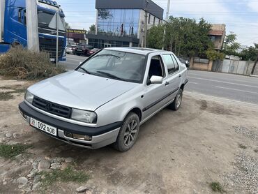 Volkswagen: Volkswagen Vento: 1993 г., 2 л, Механика, Бензин, Седан