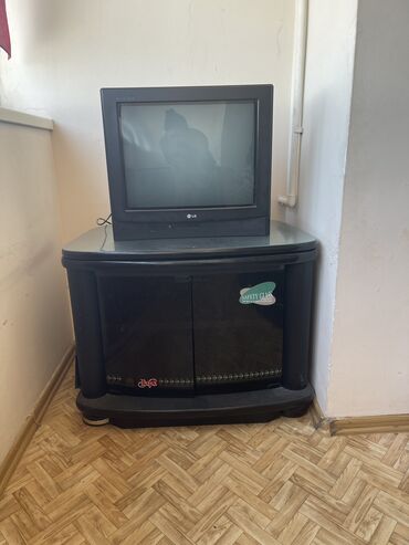 куплю старый телевизор: Срочно!! Продаю телевизор и тумбу Телевизор работает. Тумба в хорошем