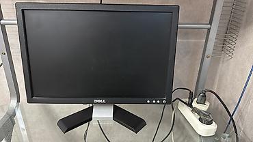 Техника и электроника: Stolüstü kompüter komplekti Tərkib: - Dell LCD monitor (təxminən 19") — 3