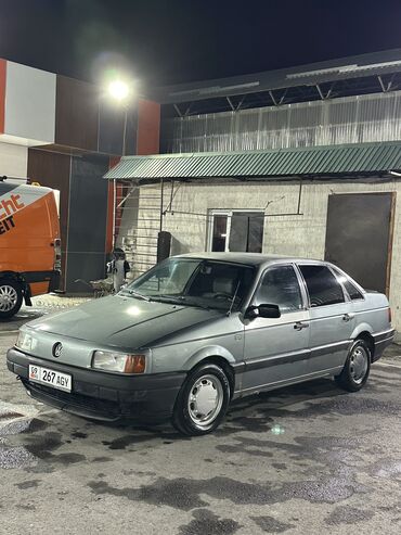 Volkswagen: Volkswagen Passat: 1988 г., 1.8 л, Механика, Бензин, Седан