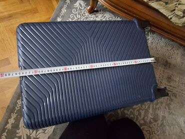 Çamadanlar: TƏZƏ D'S DAMAT brendinə məxsus tünd göy rəngli səyahət çamadanı. Bu — 7