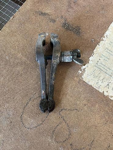 Məhsul: Köhnə tip metal sıxac – vintli kənəf/çənə mexanizmi Təsvir: - lalafo.az -da Məhsul: Köhnə tip metal sıxac – vintli kənəf/çənə mexanizmi Təsvir: -