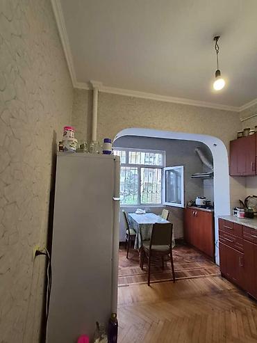 berdede ev satilir: Bakı, 8-ci mikrorayon, 4 otaqlı, Köhnə tikili, m. Azadlıq Prospekti, 115 kv. m — 4