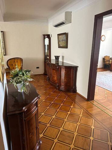 Köhnə tikili: Bakı, 6 otaqlı, Köhnə tikili, m. İçərişəhər, 200 kv. m — 9