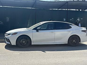Toyota Camry: 2021 г., 2.5 л, Автомат, Бензин, Седан