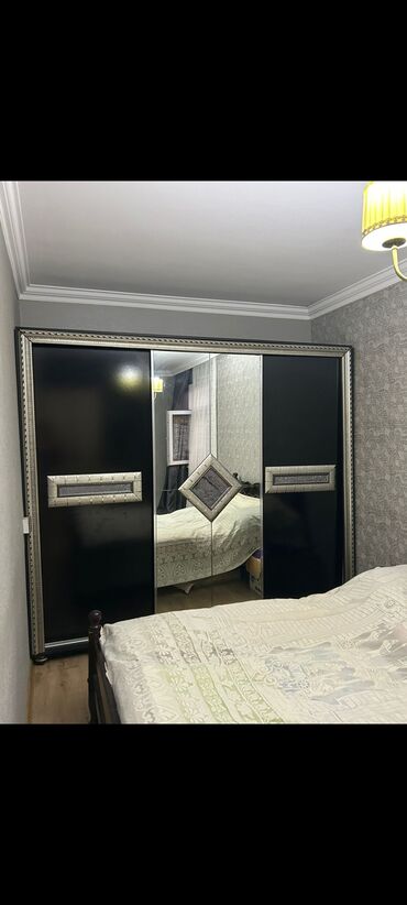 продаю старую мебель: Küpe dolab 150azn yaxşı vəziyyətdədir heç bir prablemi yoxdu Sumqayıt