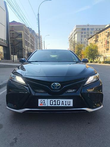 mazda 2: Toyota Camry: 2021 г., 2.5 л, Автомат, Гибрид, Седан — 2