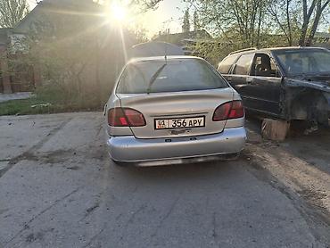 пухова подушка: Крышка багажника Nissan, 2001 г., Б/у, Оригинал — 2