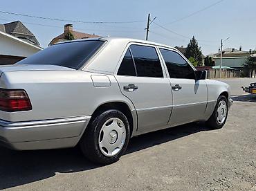 ешка е 303: Mercedes-Benz E-Class: 1995 г., 2.2 л, Механика, Бензин, Седан — 5
