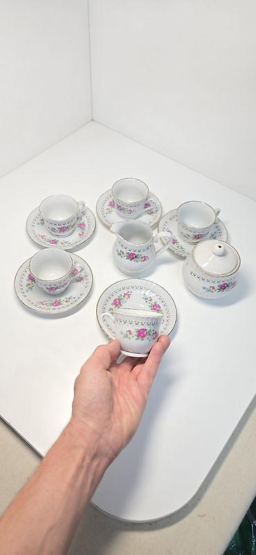 li one: Сервиз кофейный из 2000х, целый. цена копейки — 1