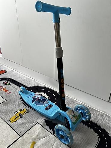wingz scooter: Uşaq skuteri – 3 təkərli, mavi rəng. Xüsusiyyətlər: - Öndə iki böyük — 1