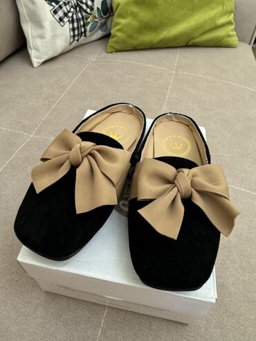 Детская обувь: Сандалики Clarks 26/27 р UK 9 - 300 сом 🌸 Коралловые тапочки 26 р — 9