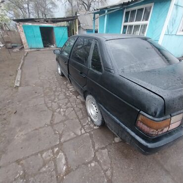 150 прадо: Volkswagen Passat: 1988 г., 1.8 л, Механика, Бензин, Седан