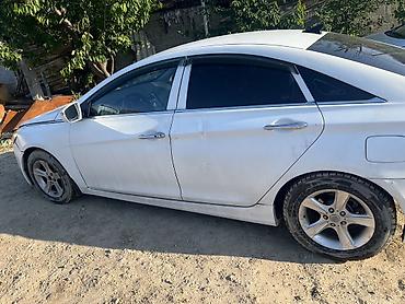 решетка на соната: Hyundai Sonata: 2011 г., 2 л, Автомат, Газ, Седан — 1