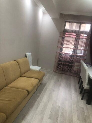 Uzunmüddətli kirayə mənzillər: Razində 60 kv sahəsi olan 2 otaqlı mənzil kirayə verilir.Binada qaz — 3