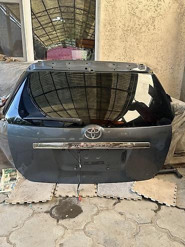 Крышка багажника (пятая дверь) для Toyota Wish. (Есть вмятина) at lalafo.kg Крышка багажника (пятая дверь) для Toyota Wish. (Есть вмятина)