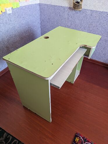 стол 80: Компьютерный Стол, цвет - Зеленый, Б/у