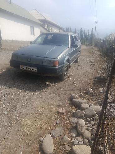 Транспорт: Volkswagen Passat: 1988 г., Седан — 1