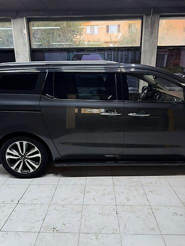 kia optima2016: Kia Carnival minivan - Kuzov: qrafit-boz rəng, xrom ön barmaqlıq və — 3