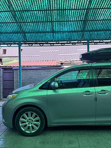 sprinter 516 2011: Toyota Sienna: 2016 г., 3.5 л, Автомат, Бензин, Минивэн — 4