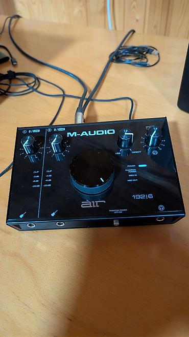 Kontrollerlər: M-Audio studiya monitorları və USB audio interfeys dəsti M-Audio BX8 — 4