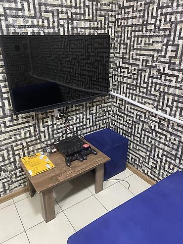 PS4 (Sony Playstation 4): PS 3- 3 ədəd PS 4- 2 ədəd Televizor 109 Led- 5 ədəd Tv üçün kraşteyn- — 6