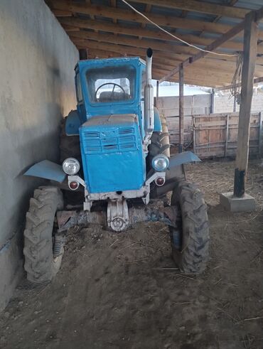 Тракторы: Трактор Т 40 ведущий шаймандары менен абалы жакшы Шаймандары. Капалка