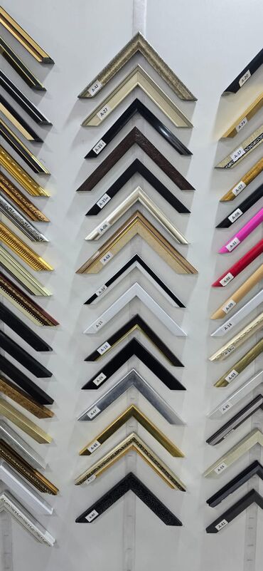 Зеркала: В наличии Минималистичное зеркало с сочетанием черной и золотой рамы с — 6