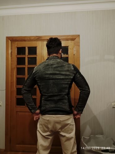 Pencəklər: Məhsul: Kişi üçün motosiklet tərzində dəri gödəkçə - Rəng: qaralma