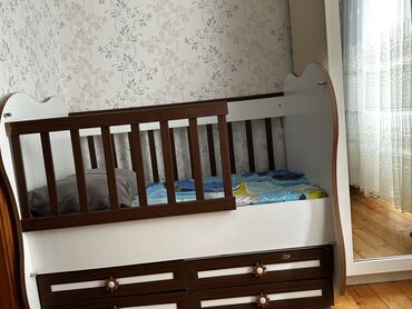 Oğlan və qız üçün, Dördbucaq, Beşik, Dəst ilə, Matras ilə, Yellənmə mexanizmsiz