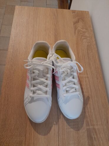 Women's Sneakers and athletic shoes: Adidas ženske patike – bele sa roze prugama - Model niskog profila sa — 1