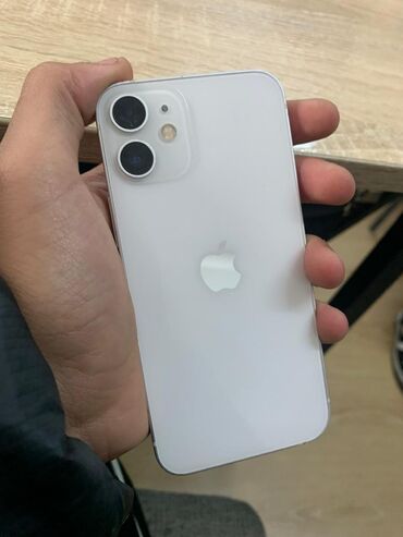 продаю айфон 11: IPhone 12 mini, Б/у, 64 ГБ, Белый, Кабель, Зарядное устройство, Чехол, 72 %