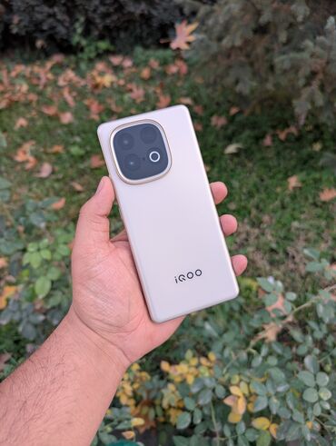 серви 4: Vivo iQOO 10, Новый, 256 ГБ, цвет - Бежевый, 2 SIM