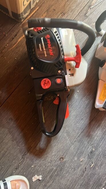 Бензопилы: Бензопила «ЗУБР 7500» - Тип: бензиновая цепная пила - Мощность — 7