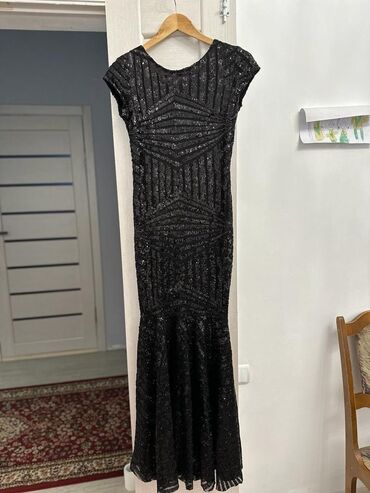 черное вечернее платье: Платье очень красивое 
Одевалось всего один раз 
Цена 1500 сом