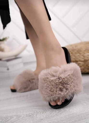 Slippers: Fashion slippers, 40