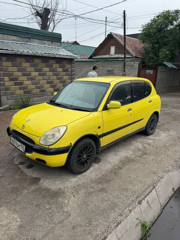 Toyota: Toyota Дуэт: 2001 г., 0.1 л, Автомат, Бензин, Хэтчбэк