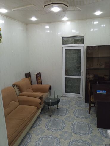 Ofislər: Qış parkının yaxınlığında Geniş ofis icarəyə verilir. Parking — 2